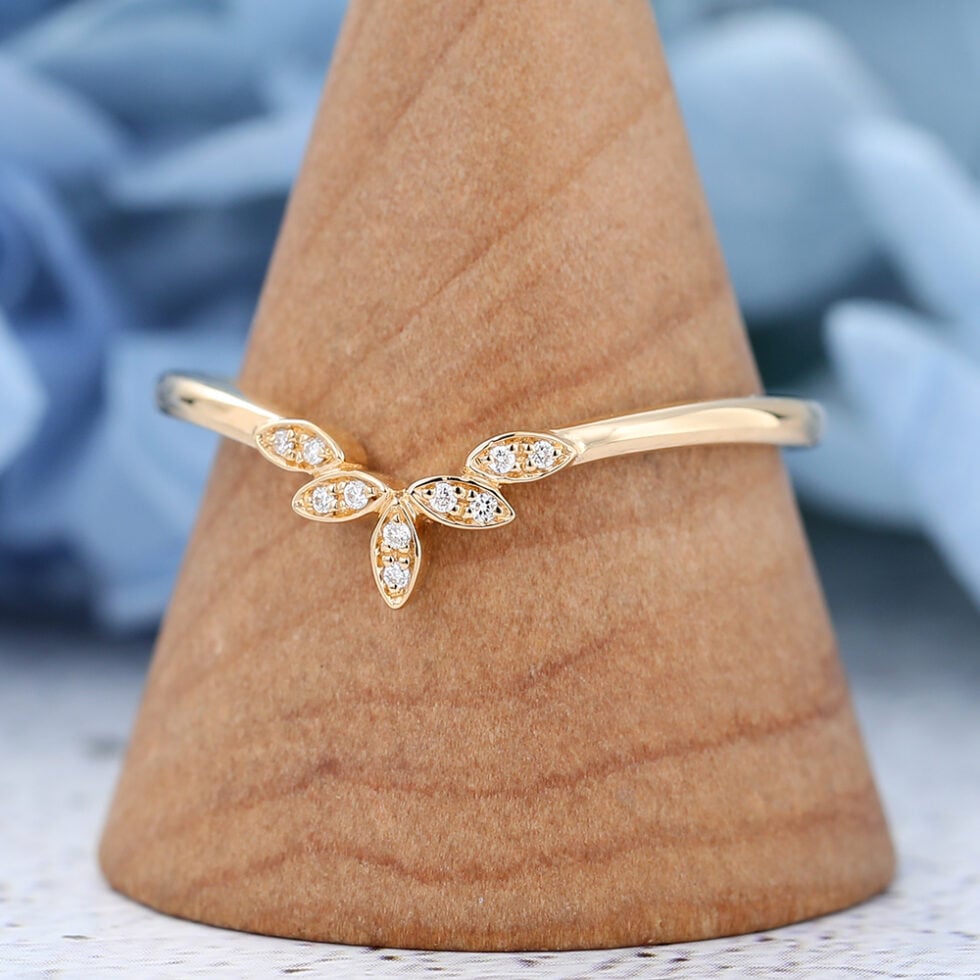 AMANDAFINEJEWELRY Diamond Yellow Gold Wedding Band