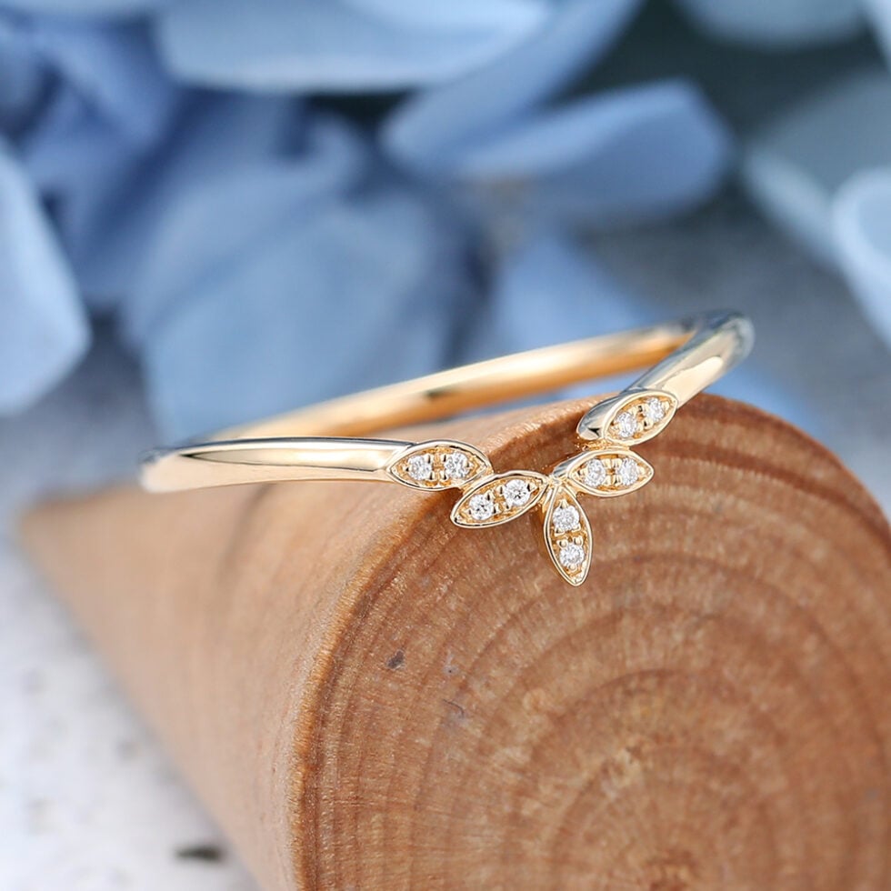 AMANDAFINEJEWELRY Diamond Yellow Gold Wedding Band