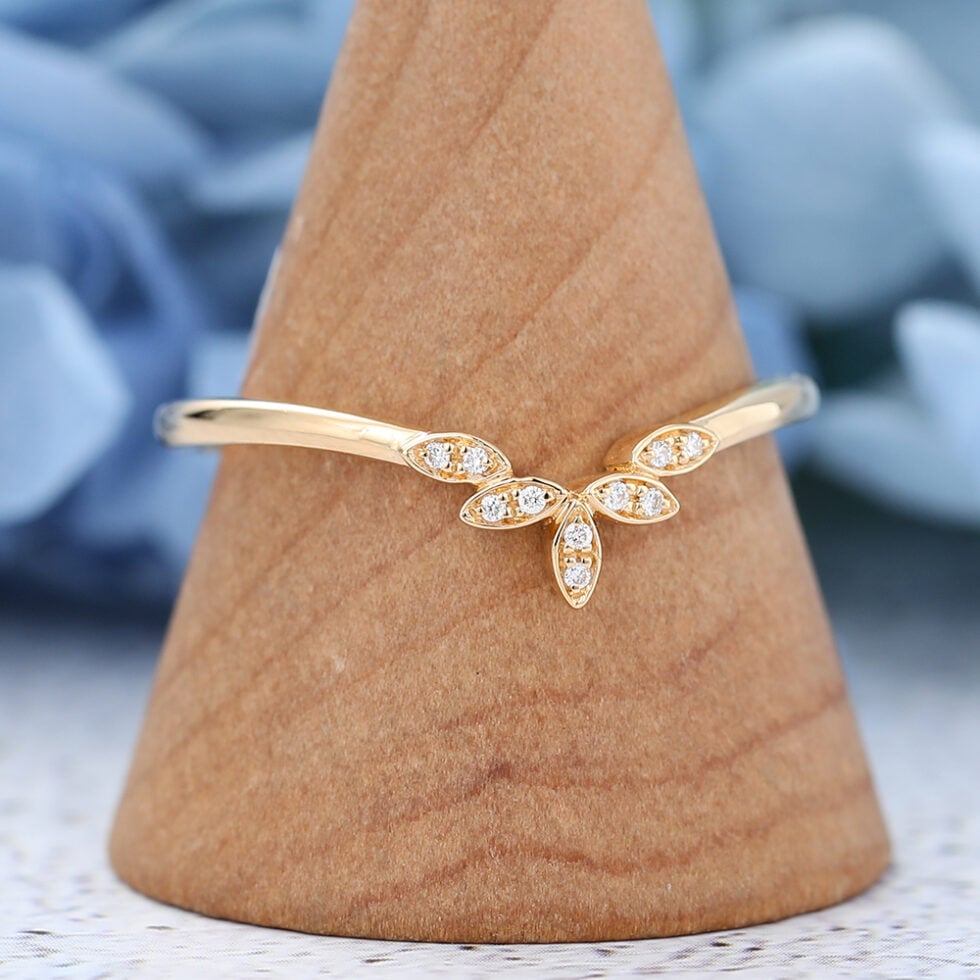 AMANDAFINEJEWELRY Diamond Yellow Gold Wedding Band