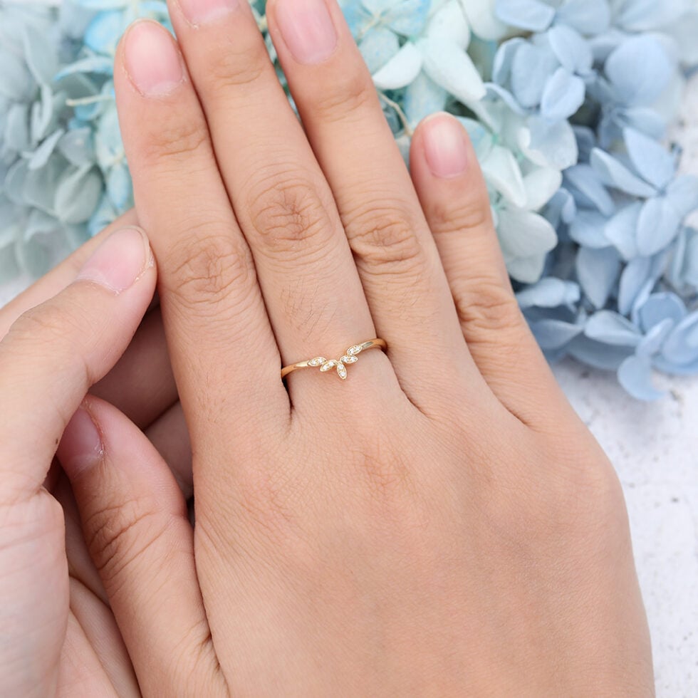 AMANDAFINEJEWELRY Diamond Yellow Gold Wedding Band