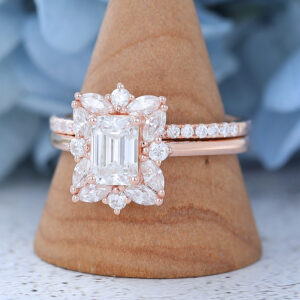 AMANDAFINEJEWELRY Emerald Cut Moissanite Rose Gold Engagement Ring Set (3)