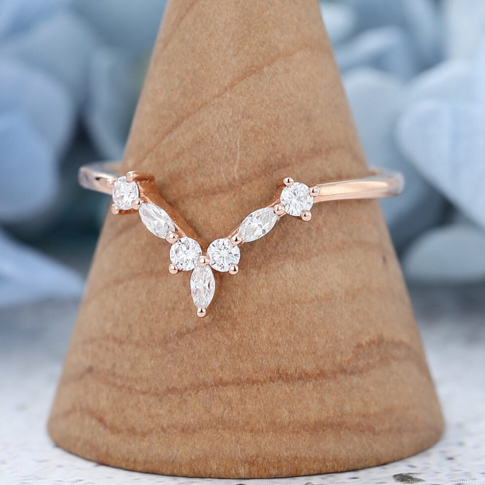 AMANDAFINEJEWELRY Moissanite Rose Gold Wedding Band