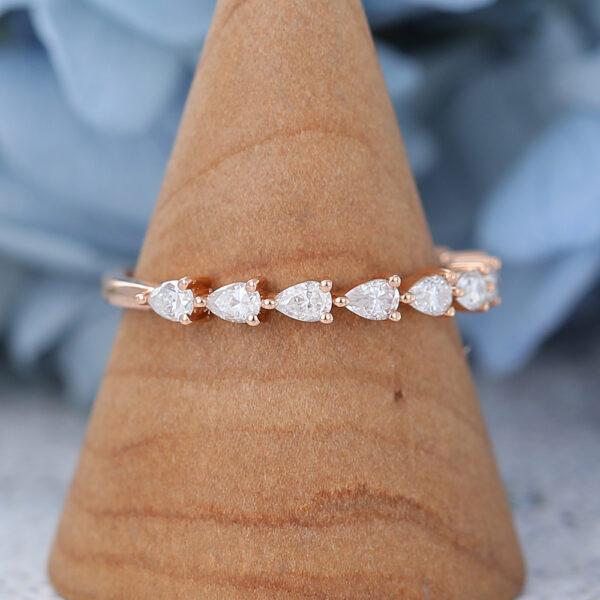 AMANDAFINEJEWELRY Moissanite Rose Gold Wedding Band