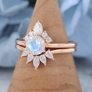 AMANDAFINEJEWELRY Moonstone Rose Gold Engagement Ring Set (2)