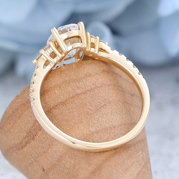 AMANDAFINEJEWELRY Oval Cut Moissanite Gold Engagement Ring