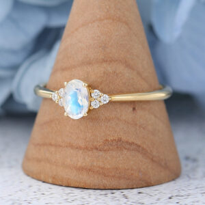 AMANDAFINEJEWELRY Oval Cut Moonstone Gold Engagement Ring (4)