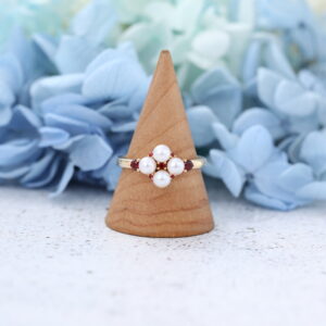 AMANDAFINEJEWELRY Pearl And Garnet Yellow Gold Engagement Ring (7)