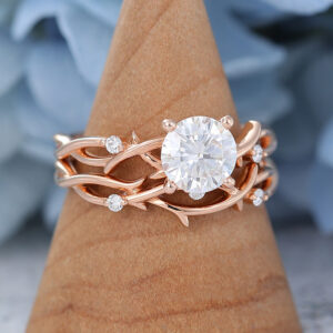 AMANDAFINEJEWELRY Round Cut Moissanite Rose Gold Engagement Ring Set (3)