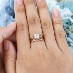 AMANDAFINEJEWELRY Round Cut Moissanite Rose Gold Engagement Ring Set (5)