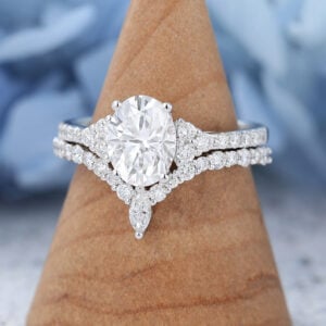 White Gold Oval Cut Moissanite Engagement Ring Set-4