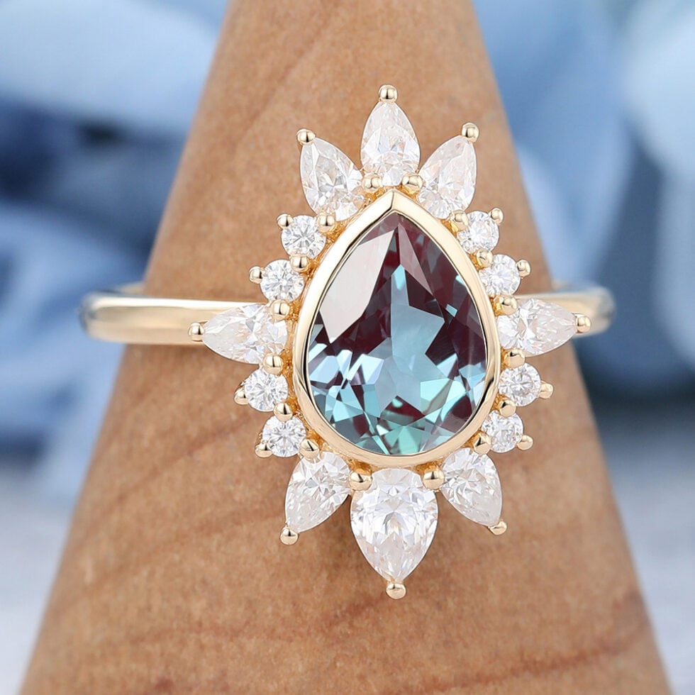 Pear Shaped Vintage Yellow Gold Alexandrite Bridal Ring Halo Cluster Engagement Ring