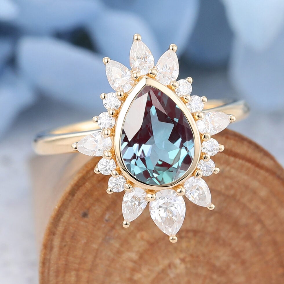 Pear Shaped Vintage Yellow Gold Alexandrite Bridal Ring Halo Cluster Engagement Ring