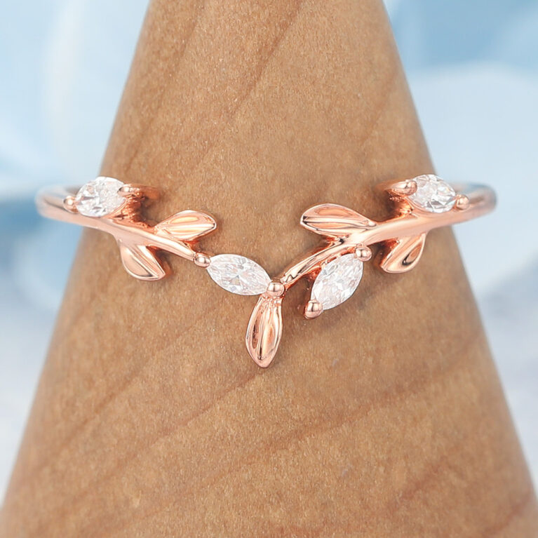 curved wedding band