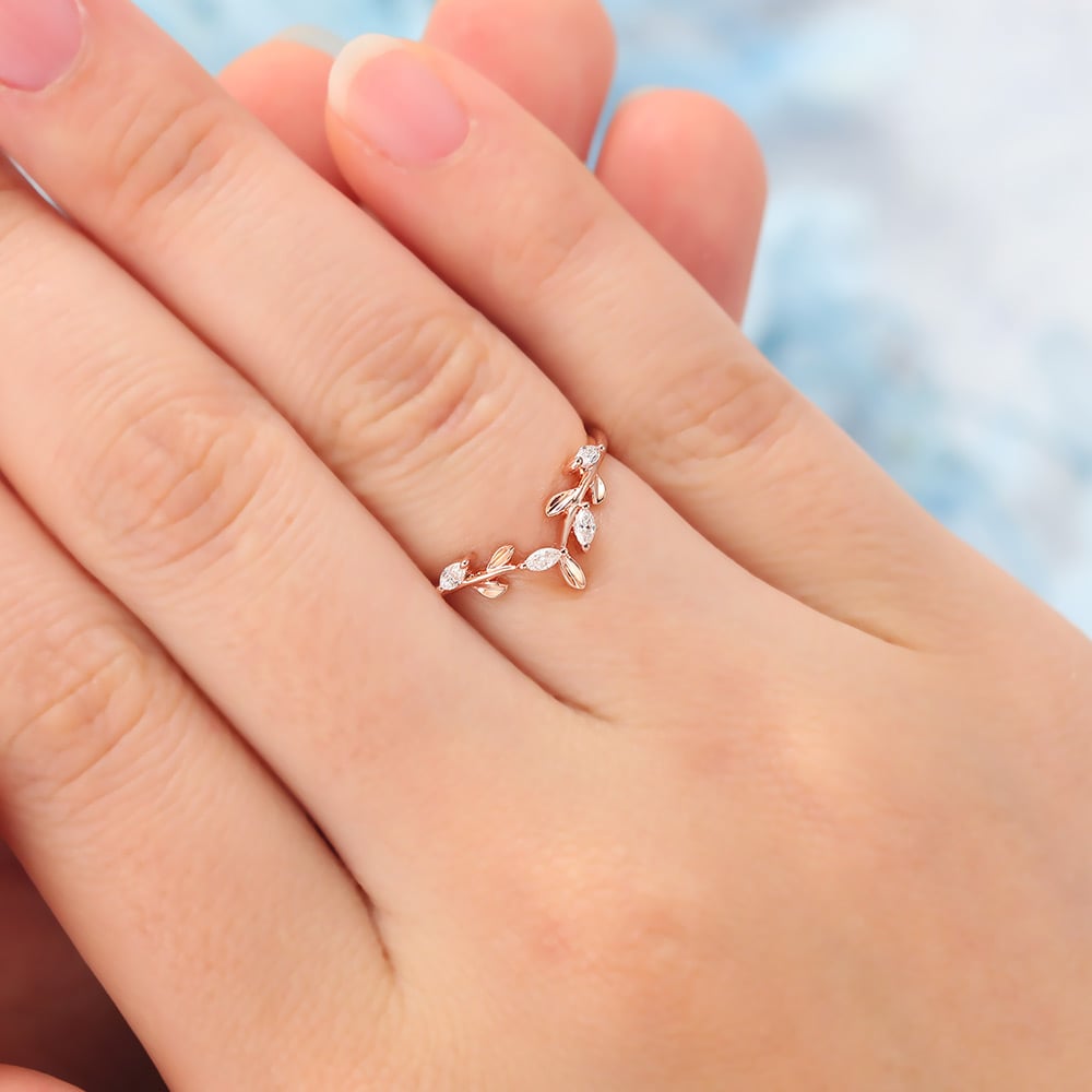 curved wedding band