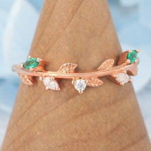 Nature-Inspired Curved Wedding Band with Emerald, Diamond & Leaf Design