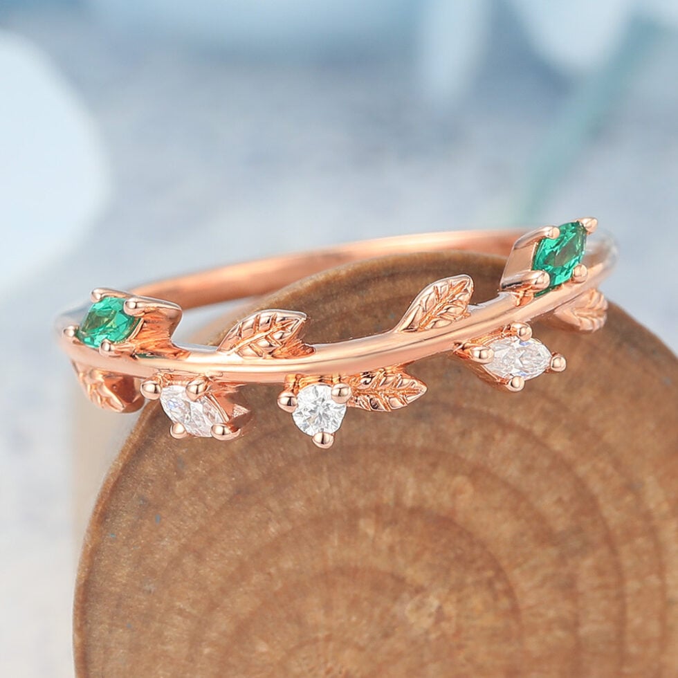 Nature-Inspired Curved Wedding Band with Emerald, Diamond & Leaf Design
