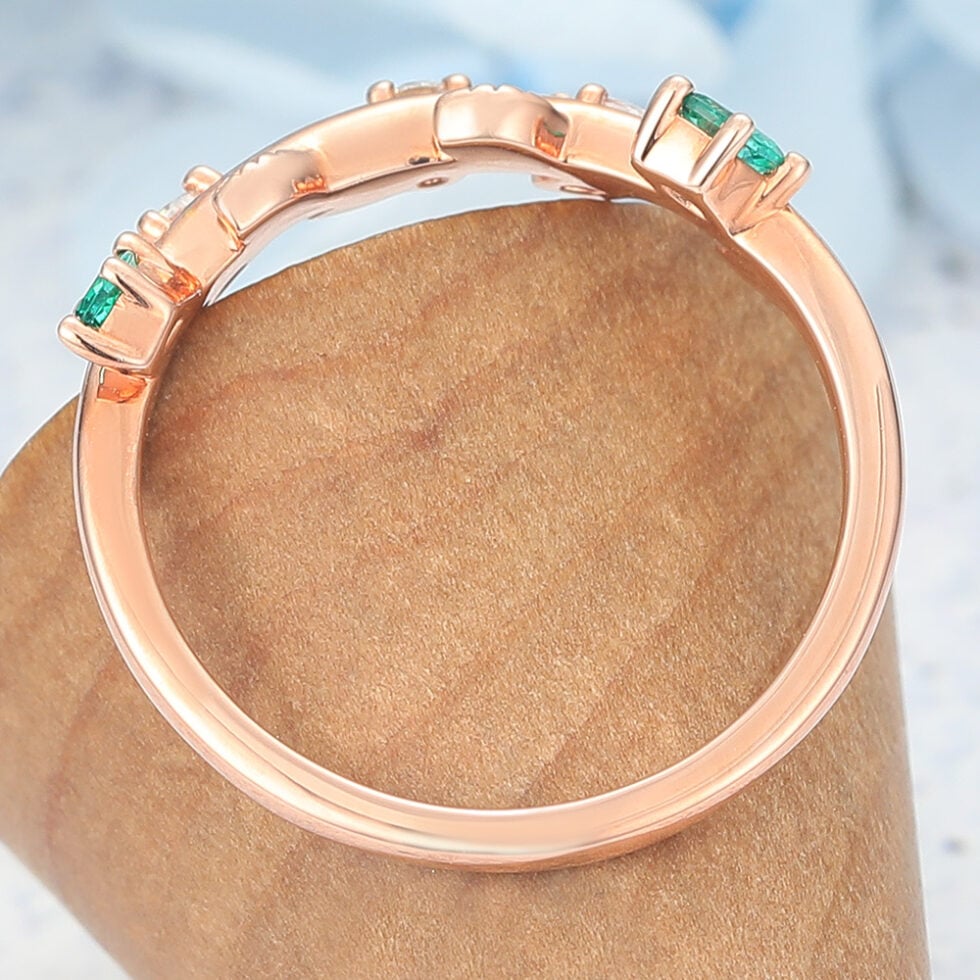 Nature-Inspired Curved Wedding Band with Emerald, Diamond & Leaf Design