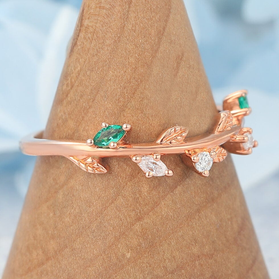 Nature-Inspired Curved Wedding Band with Emerald, Diamond & Leaf Design