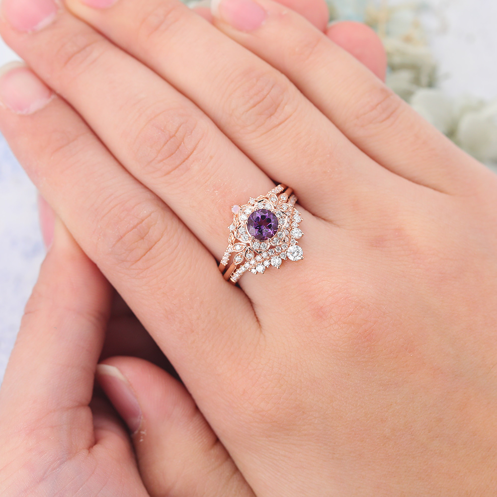 3PCS Round Cut Amethyst Engagement Ring Set Flowers-Inspired Ring Set (5) 3PCS Round Cut Amethyst Engagement Ring Set Flowers-Inspired Ring Set (5)