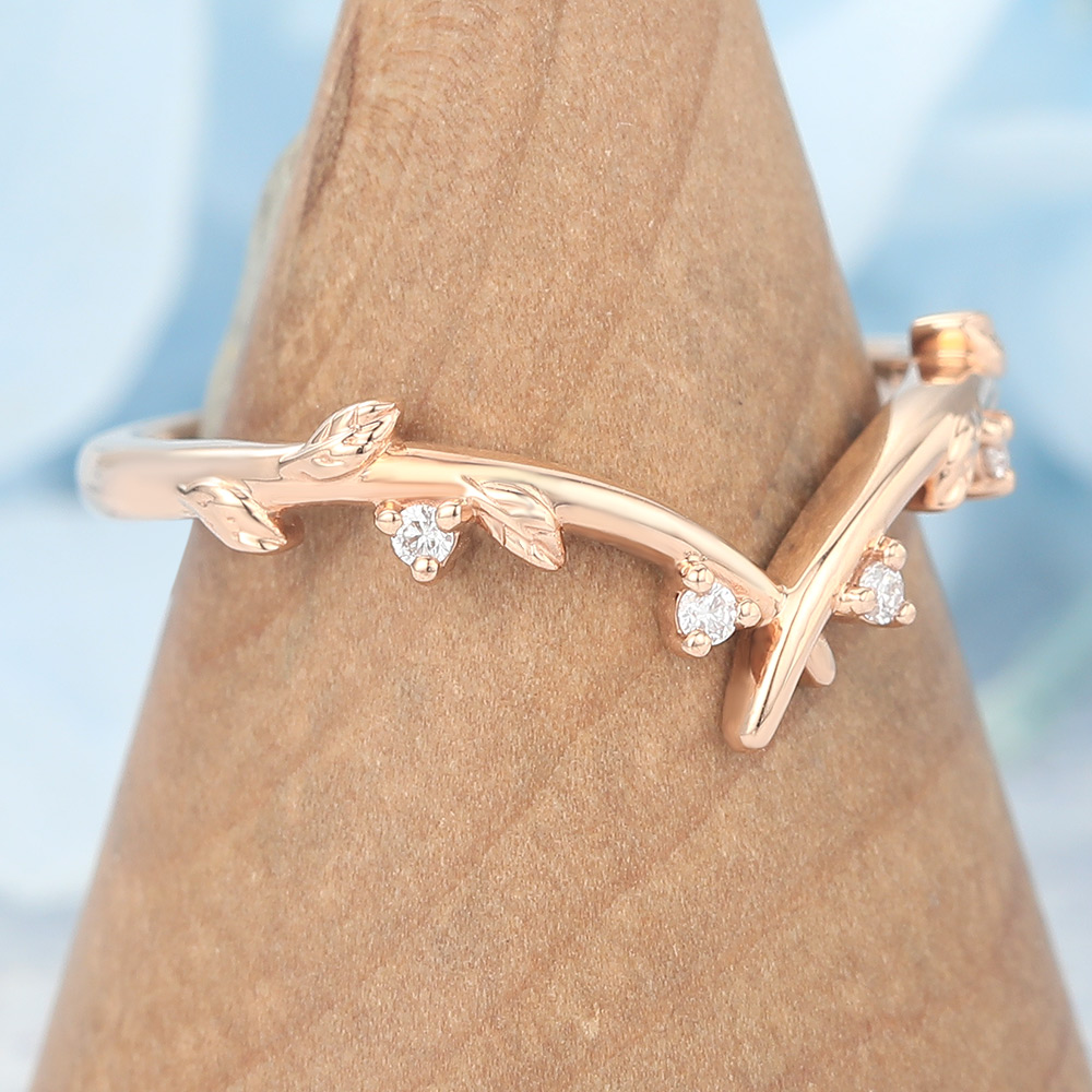 Leaf-Inspired Band Round Moissanite Curved Wedding Band (3) Leaf-Inspired Band Round Moissanite Curved Wedding Band (3)