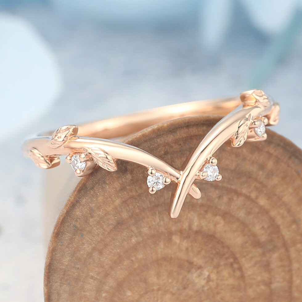 Leaf-Inspired Curved Band Petite Moissanite Wedding Band