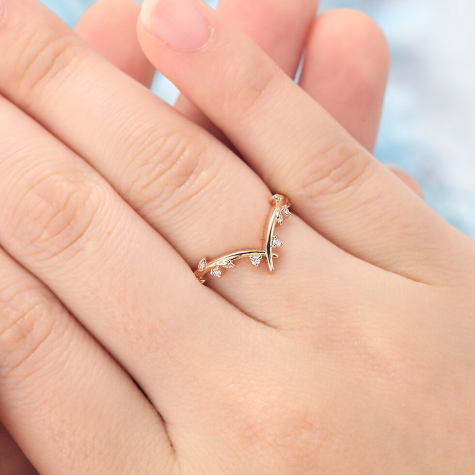 Leaf-Inspired Curved Band Petite Moissanite Wedding Band