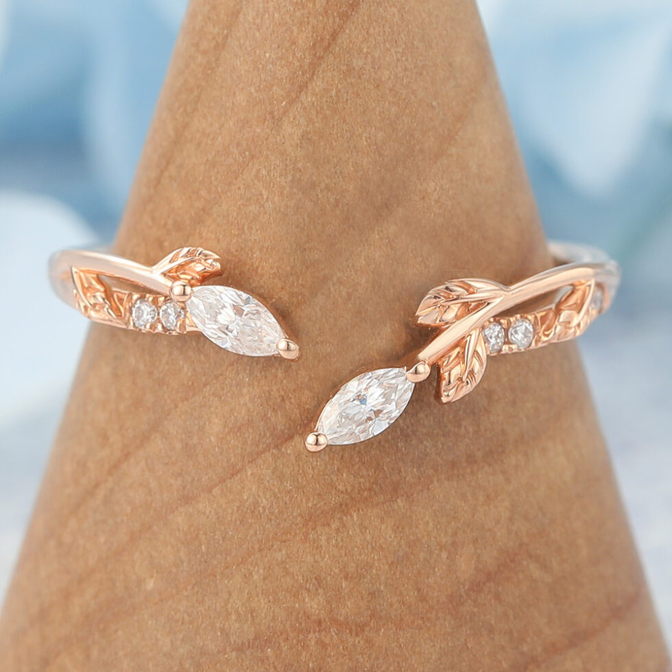 Leaf-Inspired Moissanite Curved Wedding Band with Open Design