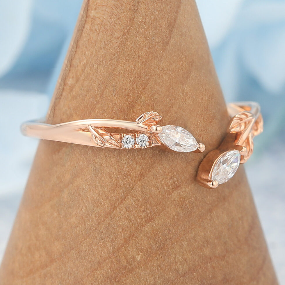 Leaf-Inspired Moissanite Curved Wedding Band with Open Design
