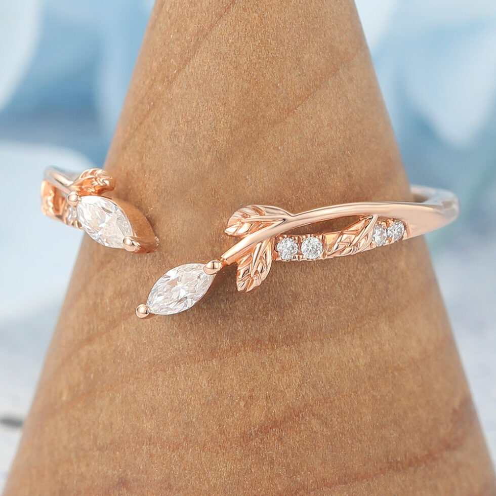 Leaf-Inspired Moissanite Curved Wedding Band with Open Design