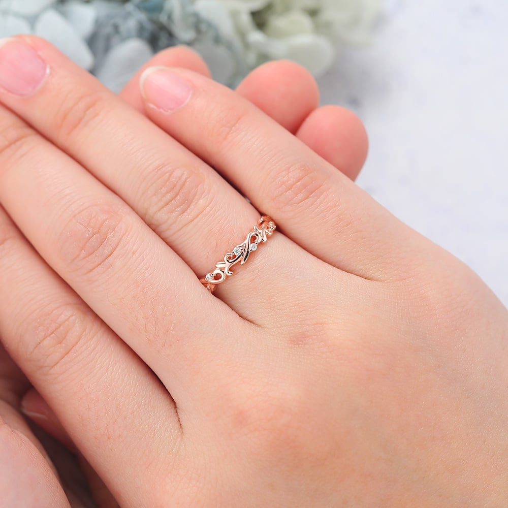 Leaf-Inspired Round Moissanite Curved Wedding Band
