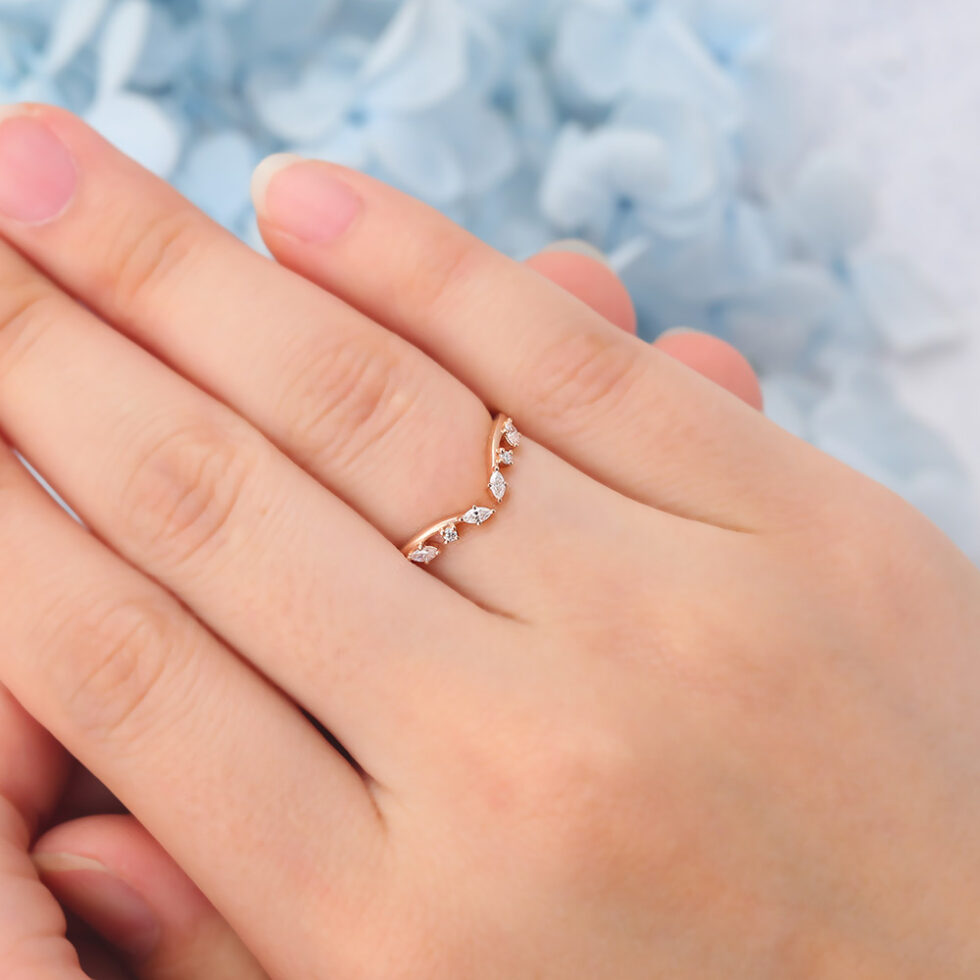 Matte Finish Leaf-Inspired Moissanite Open Curved Wedding Band