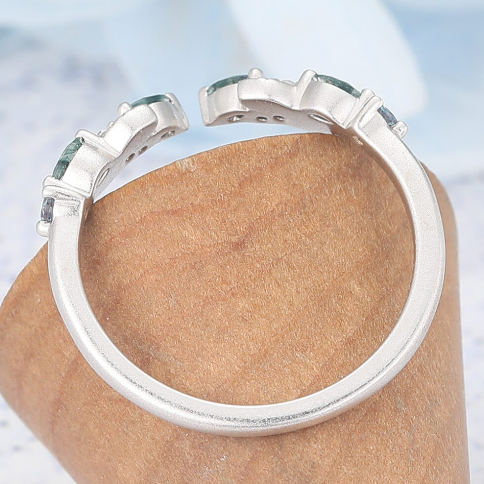 Matte Finish Nature-Inspired Curved Open Wedding Band
