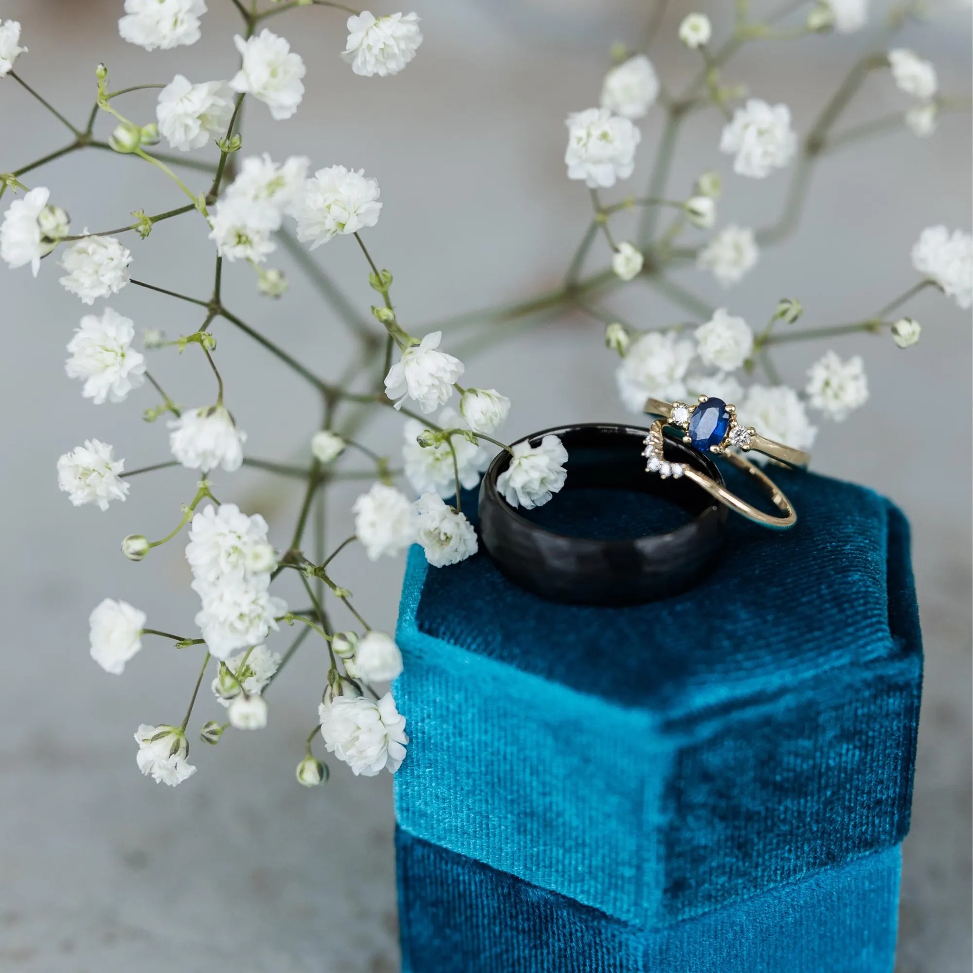 what does a wedding ring symbolize