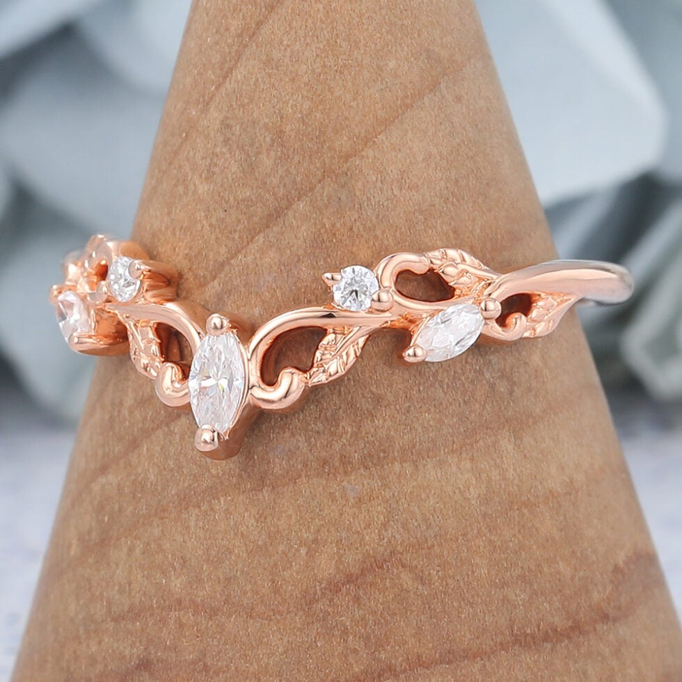 Twisted Curved Wedding Band with Moissanite Accent