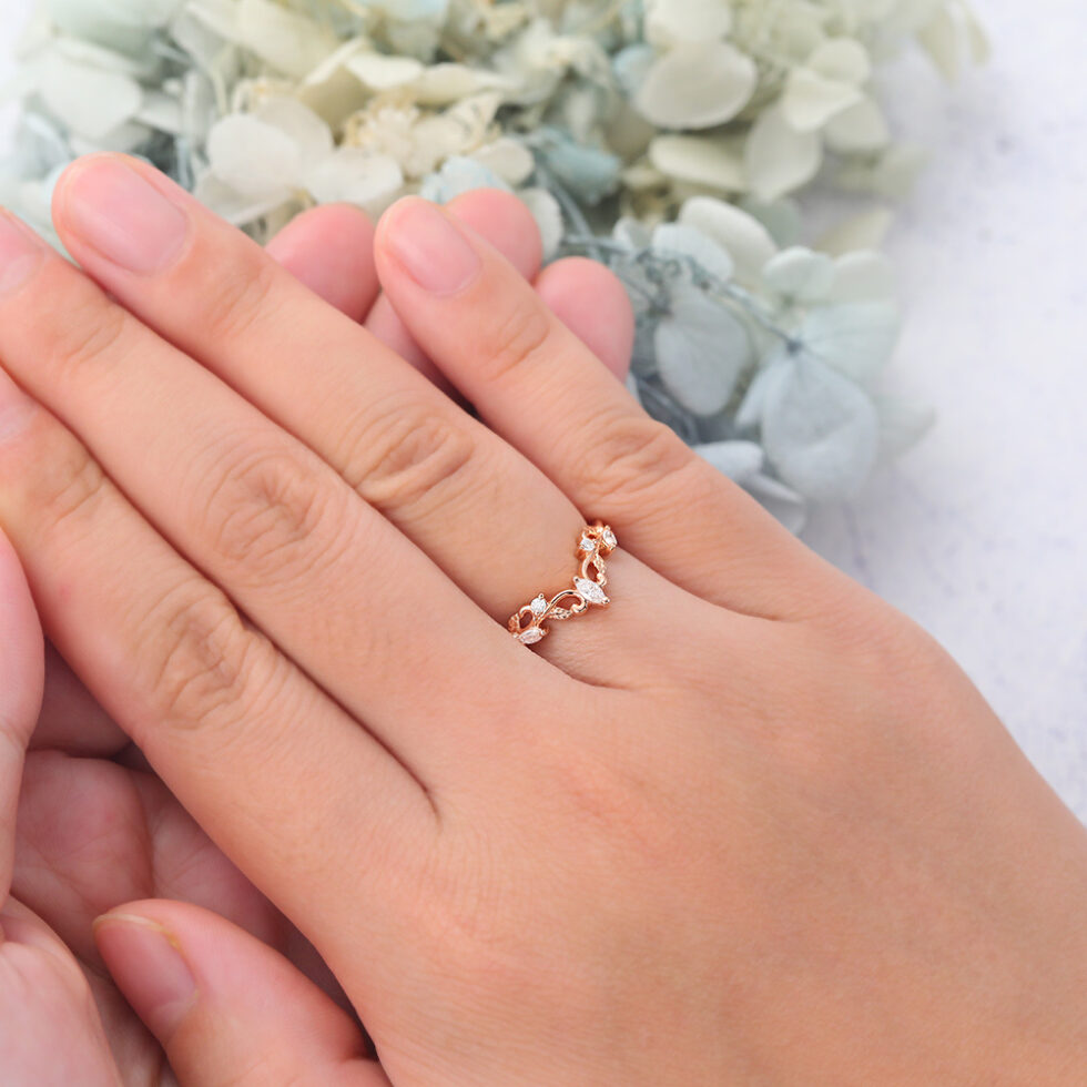 Twisted Curved Wedding Band with Moissanite Accent