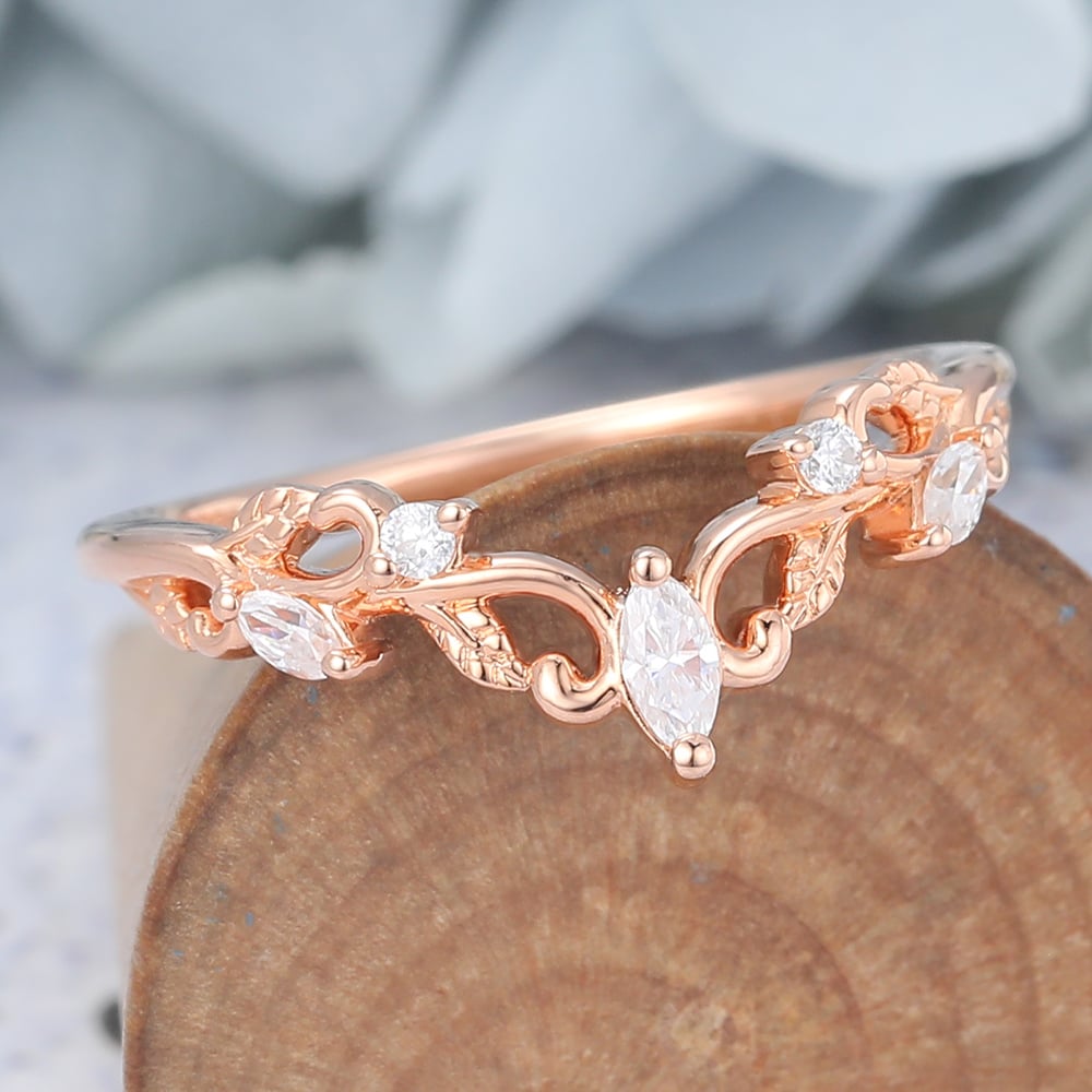 Twisted Curved Wedding Band with Moissanite Accent