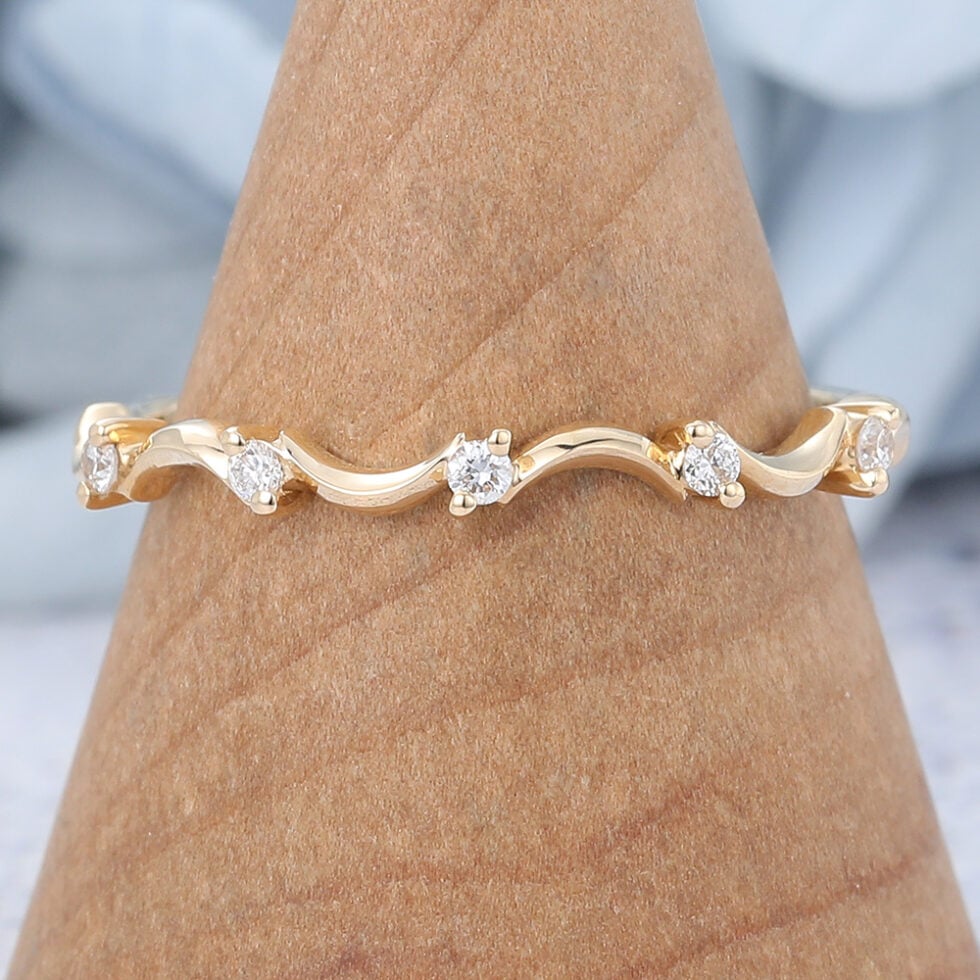 Vintage Moissanite Curved Wedding Band Anniversary Ring