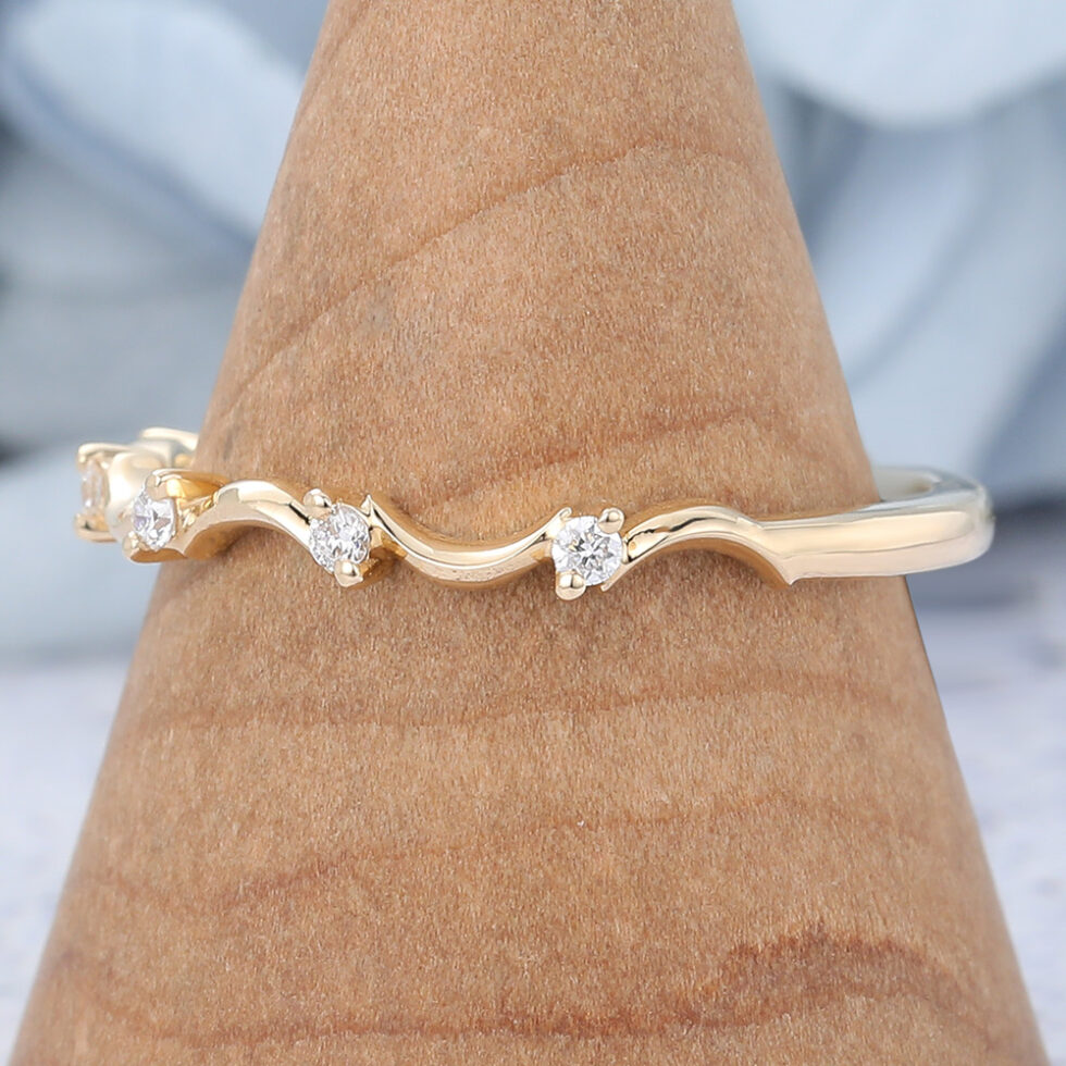 Vintage Moissanite Curved Wedding Band Anniversary Ring