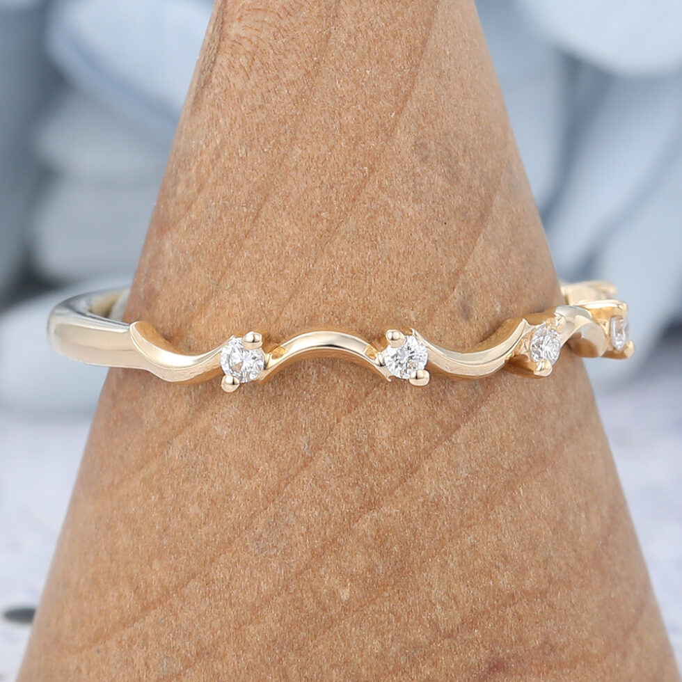 Vintage Moissanite Curved Wedding Band Anniversary Ring