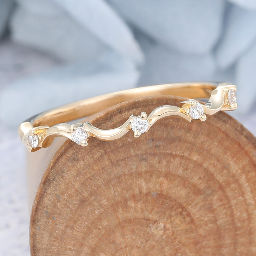 Vintage Moissanite Curved Wedding Band Anniversary Ring